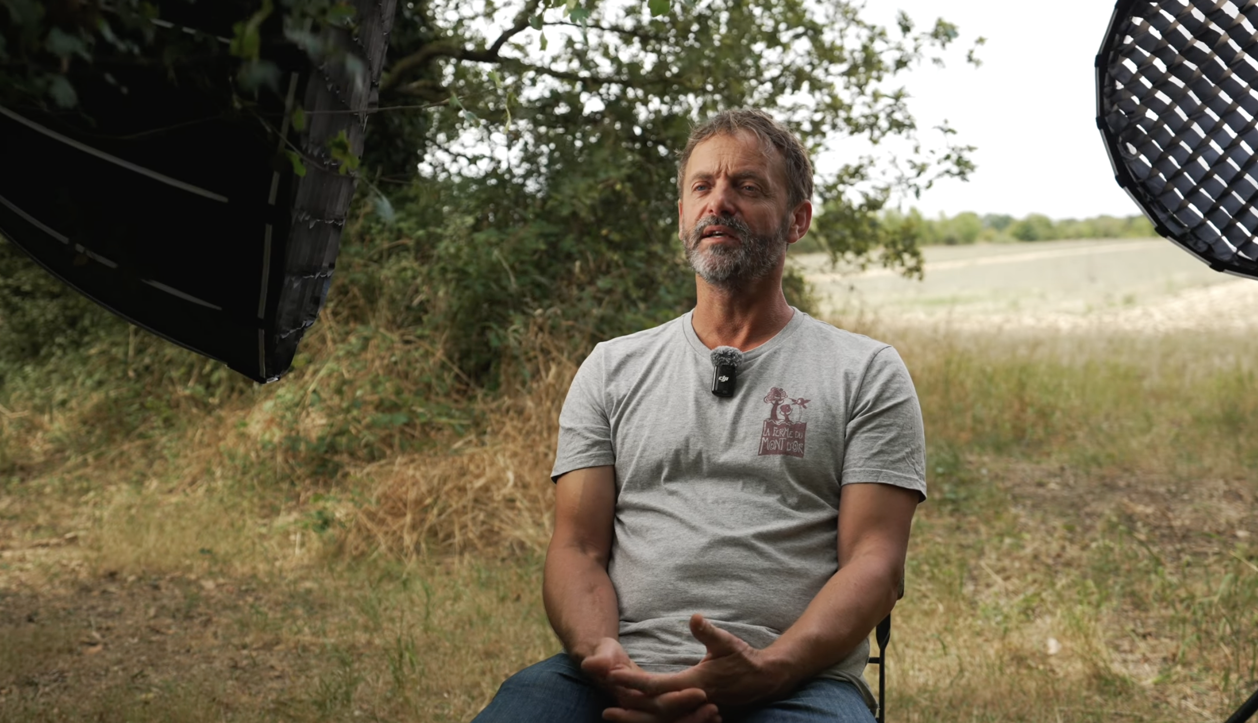 Emmanuel face caméra